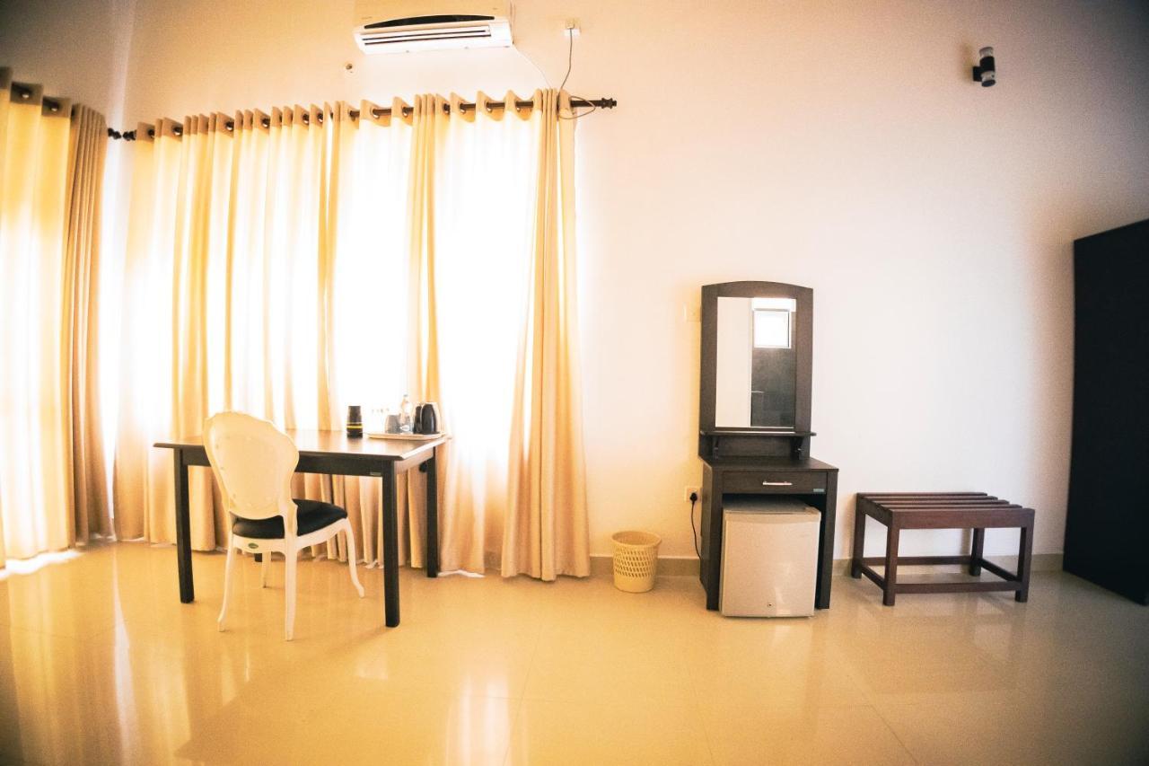 Lankahuts Villa Negombo Exterior foto