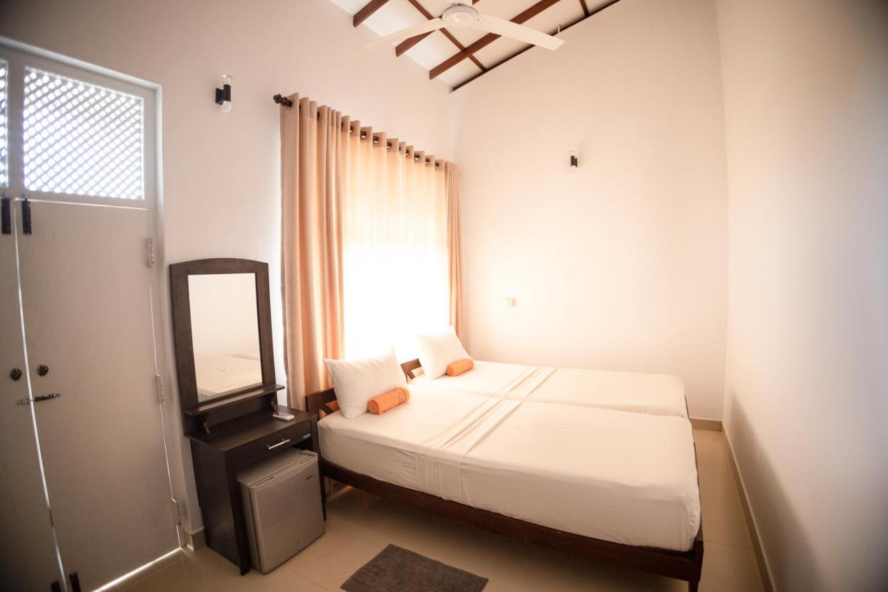 Lankahuts Villa Negombo Exterior foto